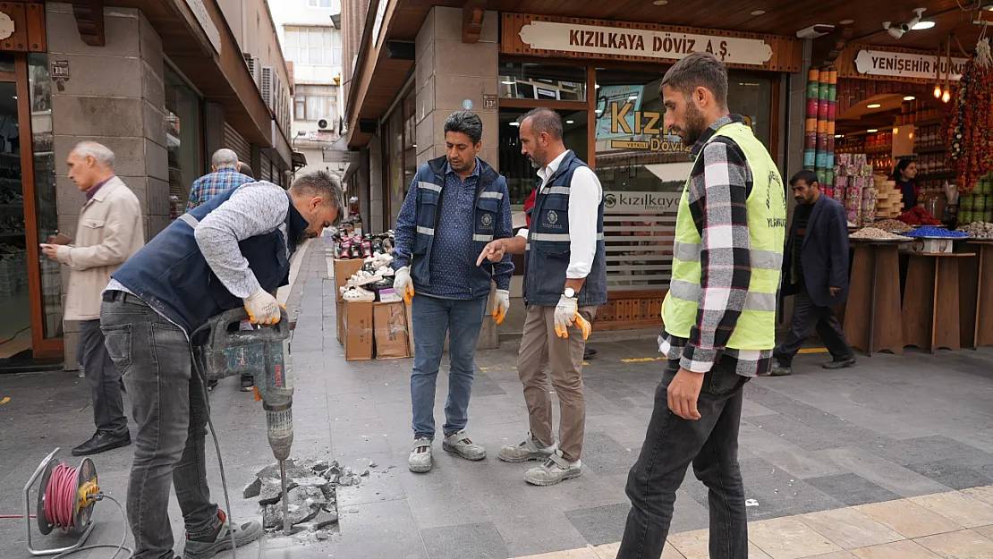 Diyarbakır'da Kürt Dil Bayramı'na Özel Şiirli Kaldırımlar