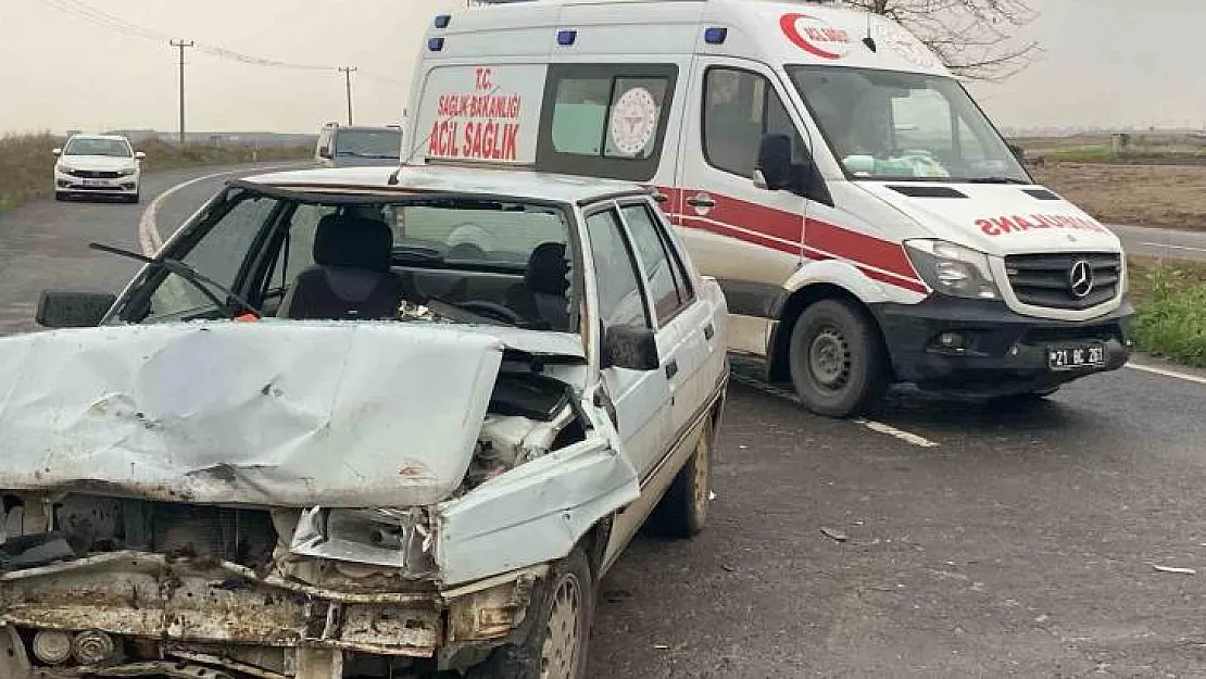 Diyarbakır'da otomobil ile minibüs çarpıştı: 4 yaralı