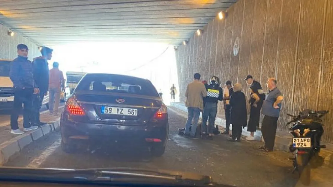 Diyarbakır'da otomobil ile motosiklet çarpıştı: 1 yaralı