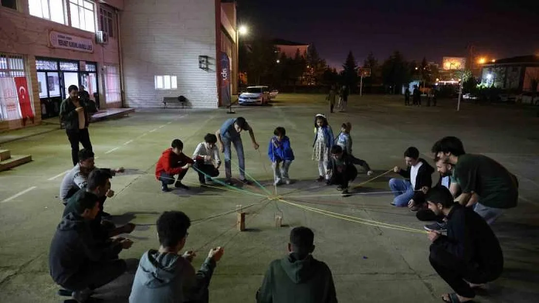 Diyarbakır'da pansiyonda kalan öğrenciler uzay yolculuğuna çıktı