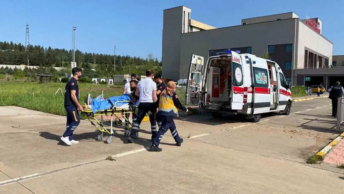 Diyarbakır'da parmağı kopan genç ambulans helikopter ile hastaneye sevk edildi