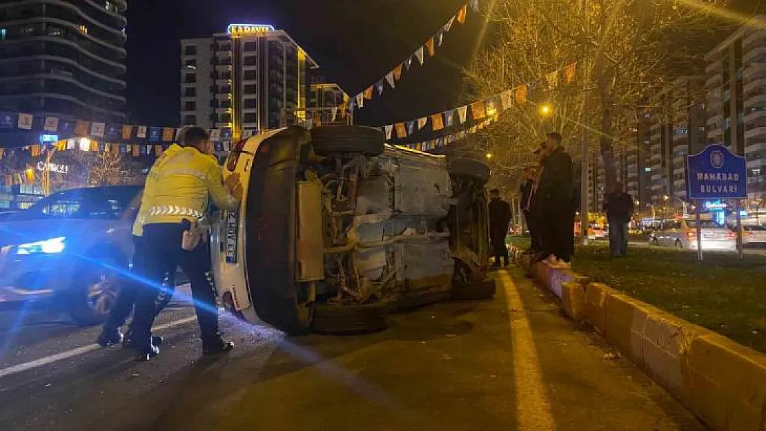 Diyarbakır'da seyir halinde el freni çekilen otomobil takla attı