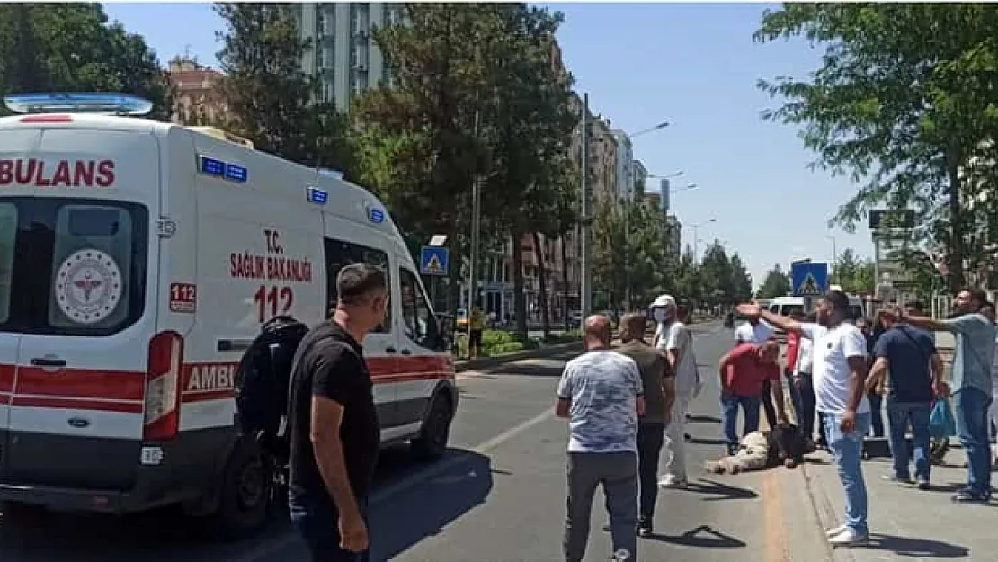 Diyarbakır'da yaralı sürücüye, yoldan geçen Siirt'te görevli ambulans müdahale etmedi