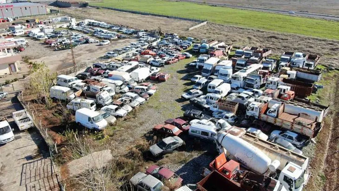 Diyarbakır'da yediemin otoparkında yaklaşık 100 milyon lira değerinde yüzlerce araç sahibini bekliyor