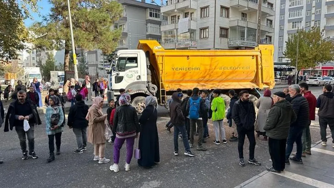 Diyarbakır'da yolun karşısına geçmeye çalışan kadına kamyon çarptı