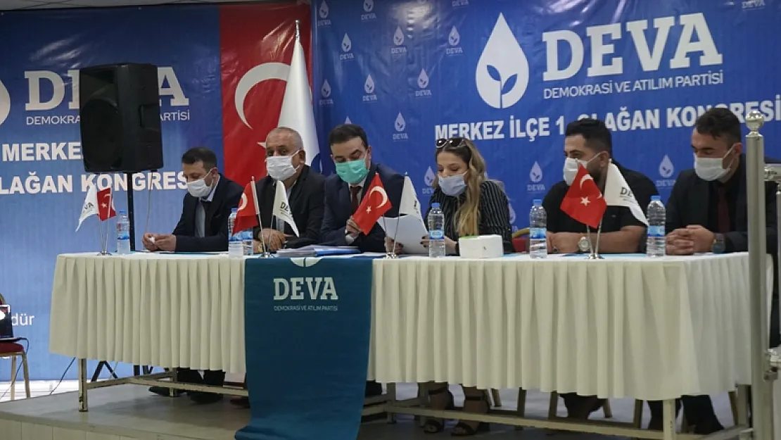 DEVA Partisi İlçe Merkez Kongresine Yoğun Katılım