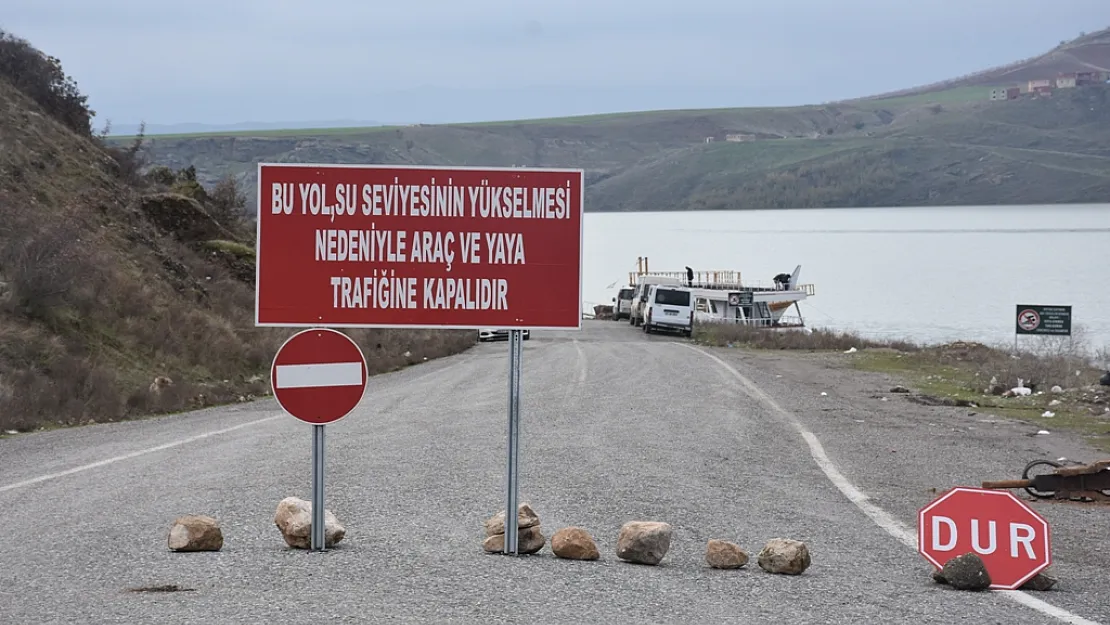 Köy Yollarını Su Yuttu, Köylerine UIaşım 200 Kilometre Uzadı