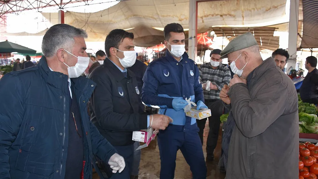 Siirt Belediyesi Maske Ve Eldiven Dağıttı