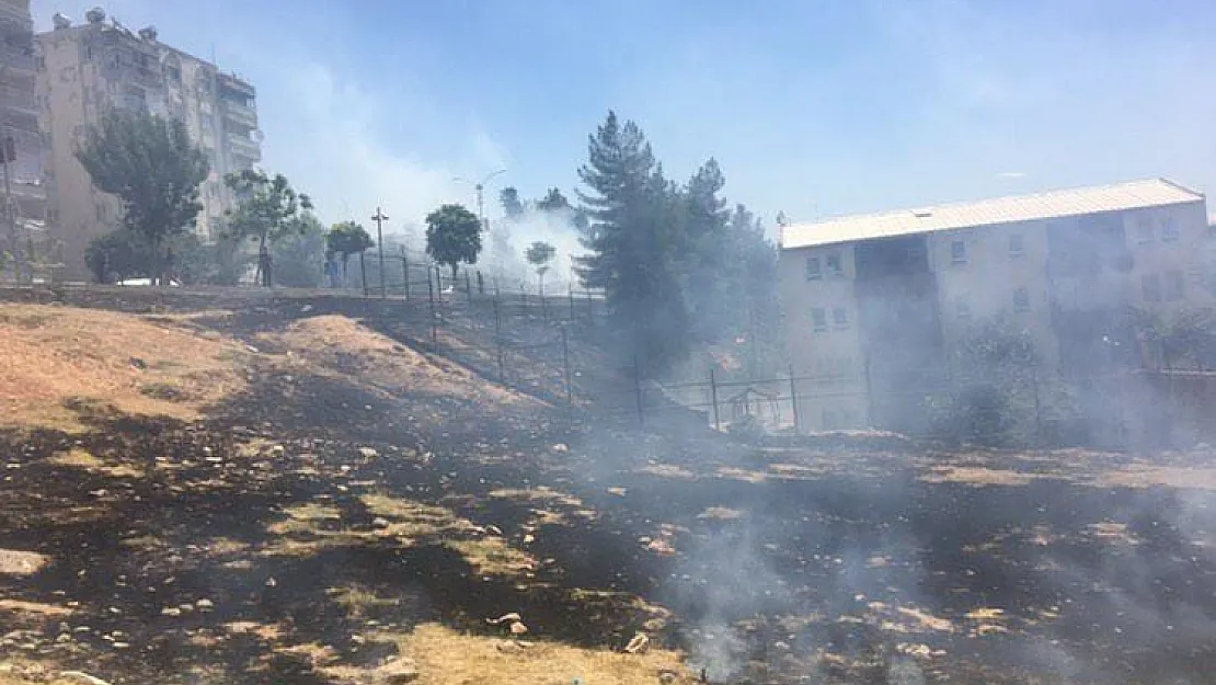 Siirt'te Anız Yangını Polis Lojmanlarına Sıçradı