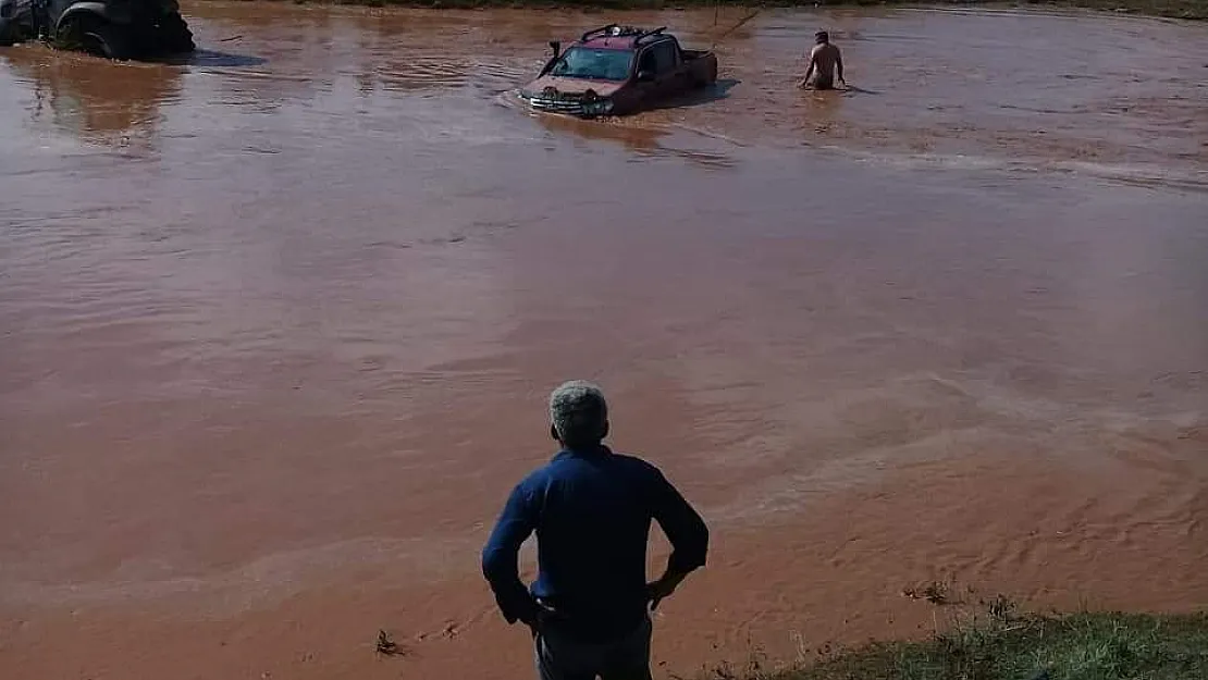 Komşu ilimizde onlarca ev ve iş yeri sele teslim oldu