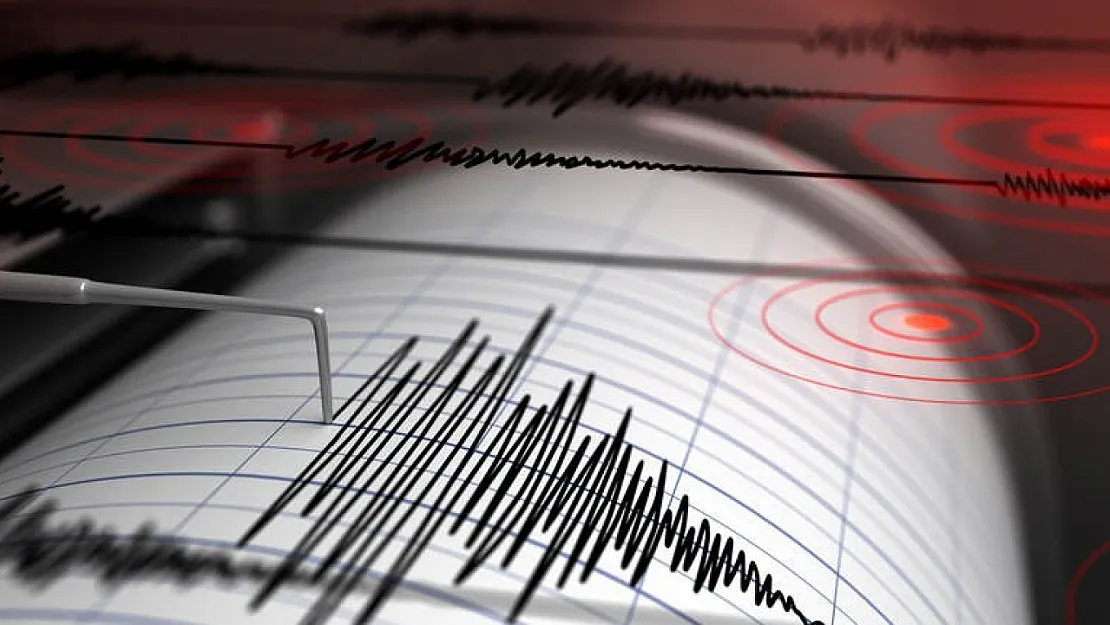 Ege Denizi'nde 5.2 Büyüklüğünde Deprem: İzmir'de Hissedildi