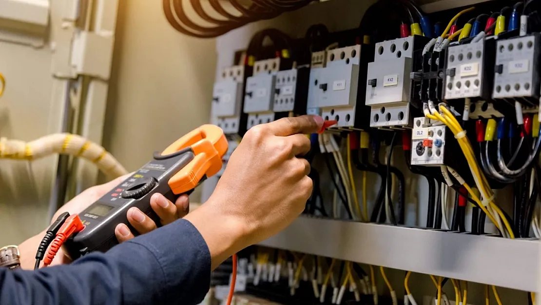 Elektrik Tüketiminde Zirve Akşam Saatlerinde Yaşandı: Türkiye'de Üretim Tüketimi Aştı