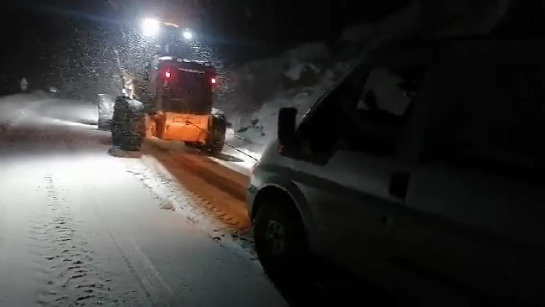 Eruh-Şırnak kara yolu kar nedeniyle ulaşıma kapandı