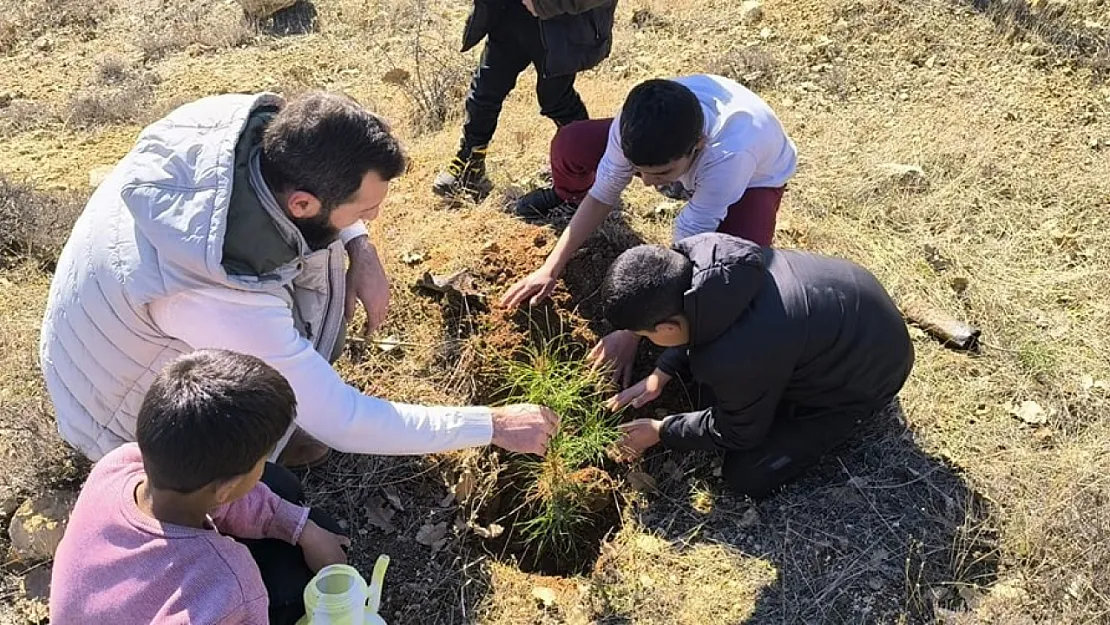 Eruh'ta Yeni Yıla Anlamlı Başlangıç: Öğrenciler Fidan Dikti