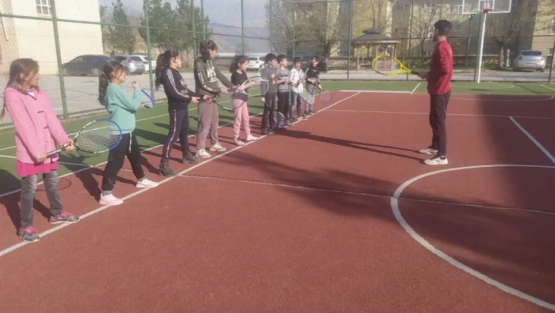 Eruhlu Çocuklar Tenis Alanında İddialı!