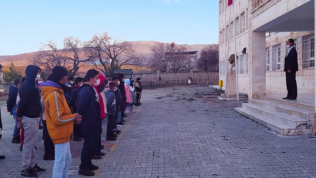 Siirt'te köy okullarında yüz yüze eğitimde ders zili çaldı