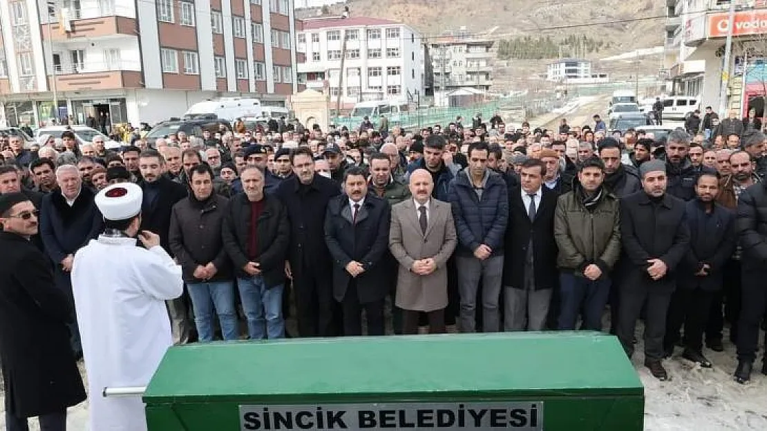 Evinde ölü bulunan il genel meclis üyesi son yolculuğuna uğurlandı