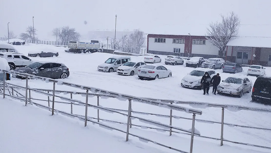 Bitlis'te Kar Nedeniyle 185 Köy Yolu Kapandı