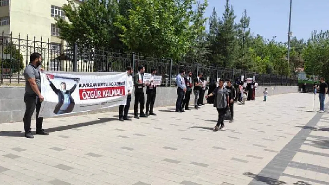 Furkan Vakfı Siirt üyeleri, Alpaslan Kuytul'un tutuklanmasını protesto etti