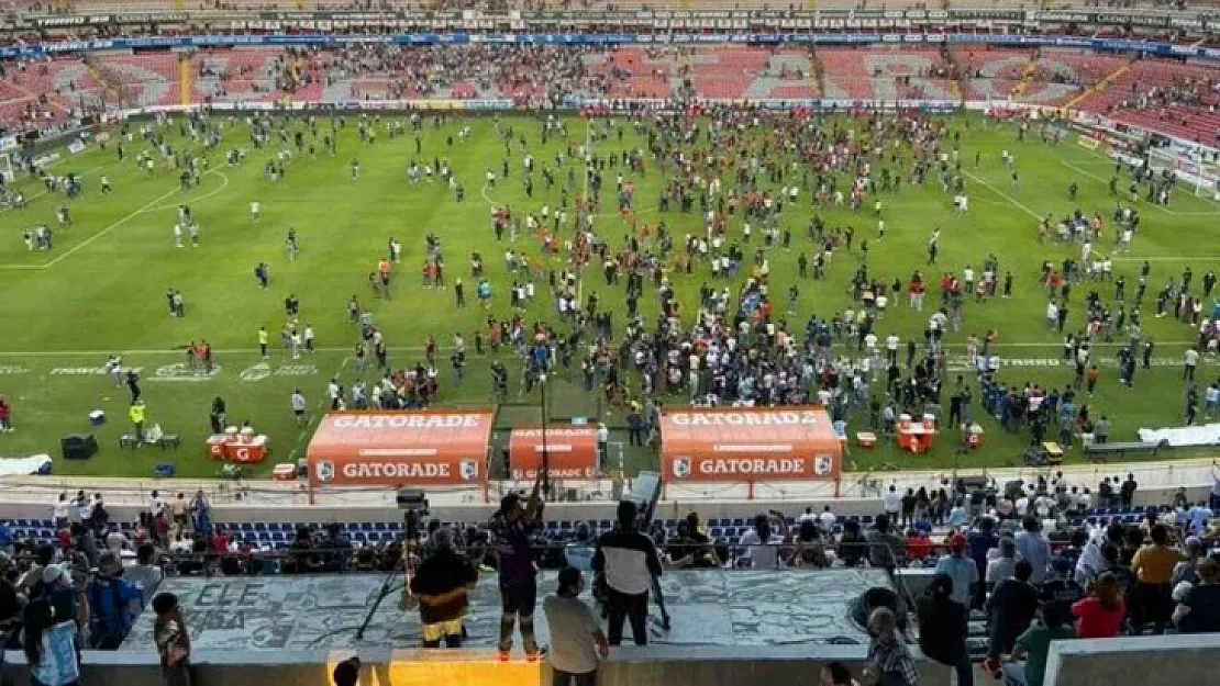 Futbol tarihinin en kara günü! Sahanın ortasında katliam: çok sayıda ölü ve yaralılar var!