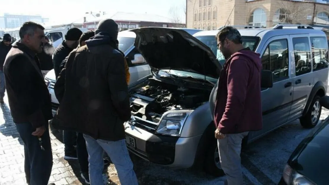 Galericiler satış olmadığından, vatandaş düşmeyen fiyatlardan yakınıyor