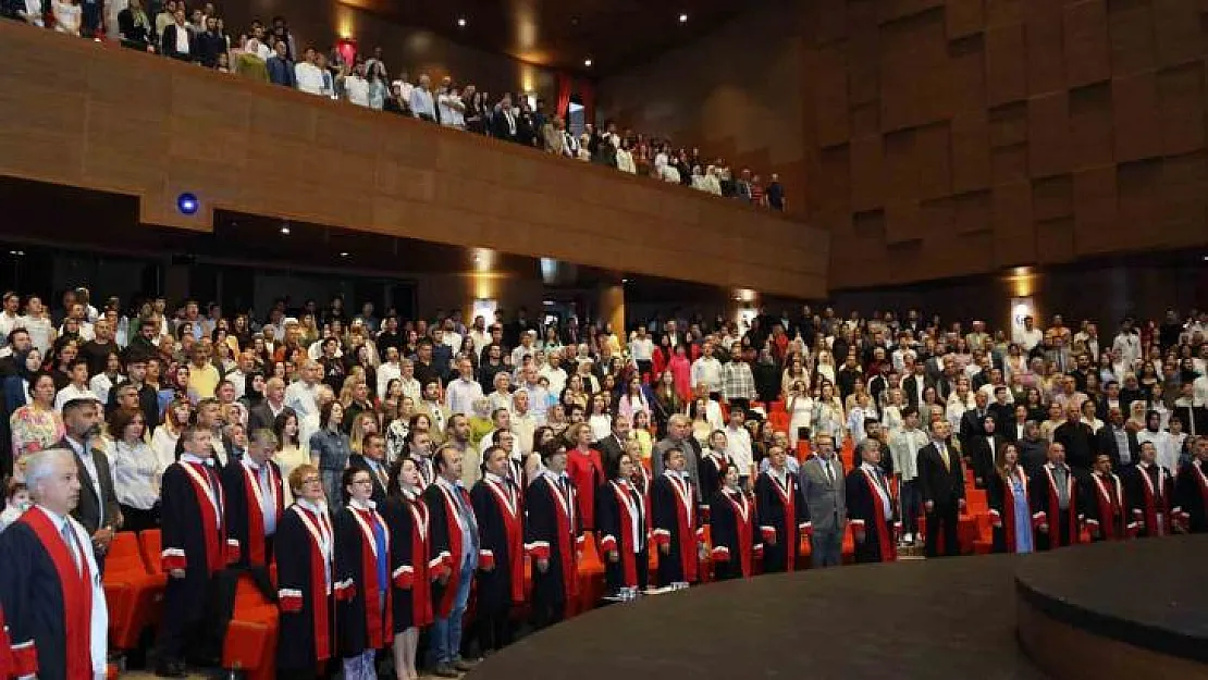 GAÜN Tıp Fakültesi öğrencileri beyaz önlüklerini gururla giydi