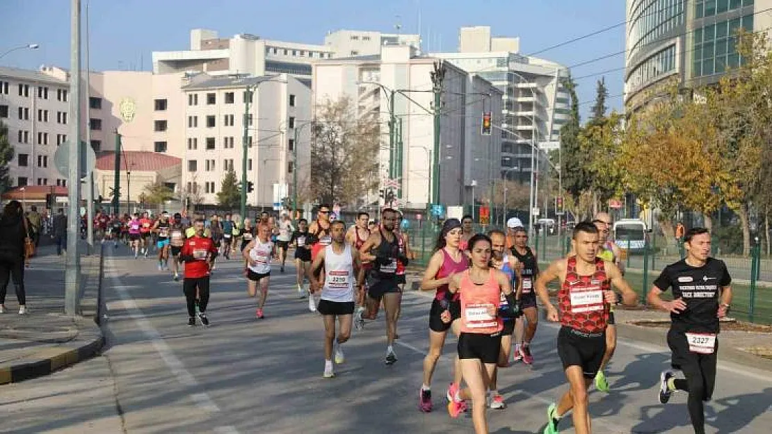 Gazi yarı maratonu, 7'den 70'e beğeni topladı