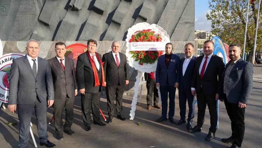 Gaziantep'in 102. Kurtuluş Yıldönümünde Gaziantep Dernekleri Federasyonu'ndan anlamlı ziyaret