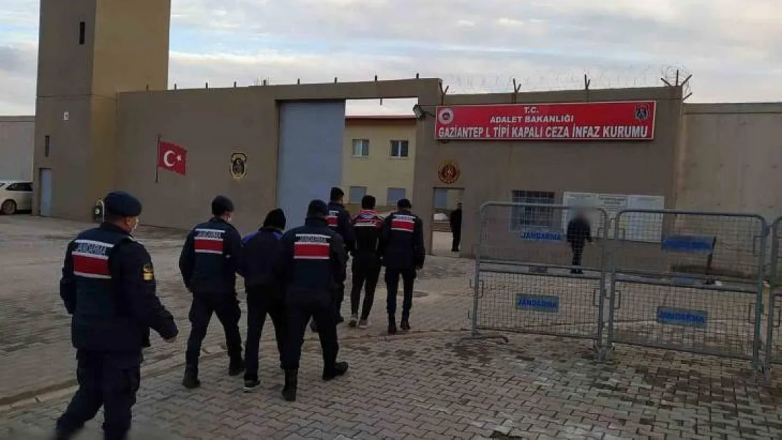 Gaziantep'te 'Kalkan' operasyonu: 47 kaçak göçmen organizatörü yakalandı