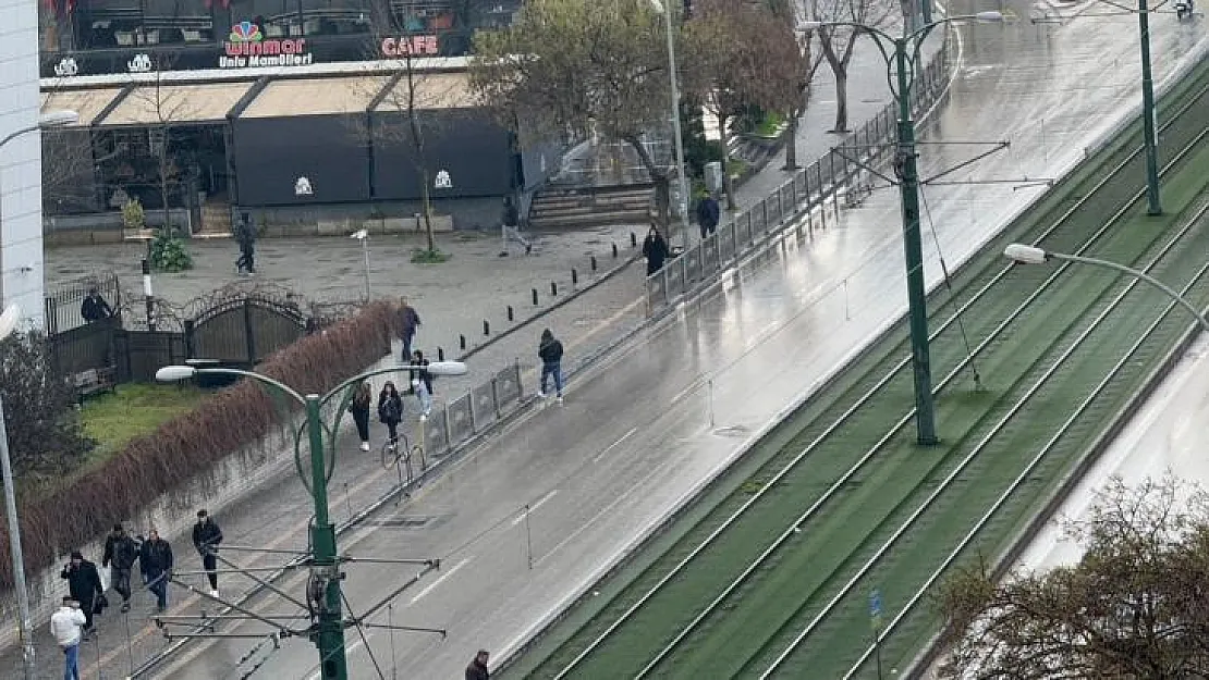 Gaziantep'te aniden bastıran sağanak hayatı olumsuz etkiledi