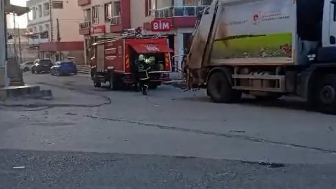 Gaziantep'te çöp kamyonunda çıkan yangını itfaiye söndürdü