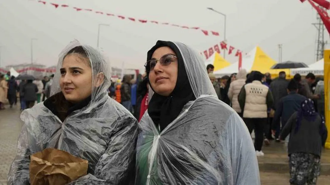 Gaziantep'te depremzedelerin kura heyecanı