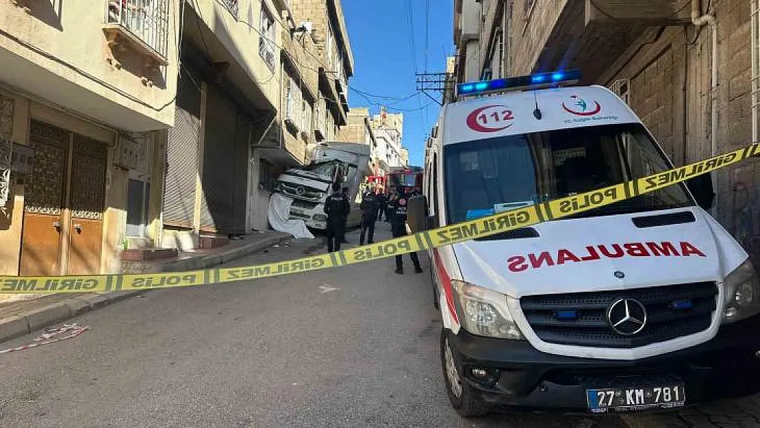 Gaziantep'te feci kaza: Freni boşalan tırın ezdiği kadın hayatını kaybetti