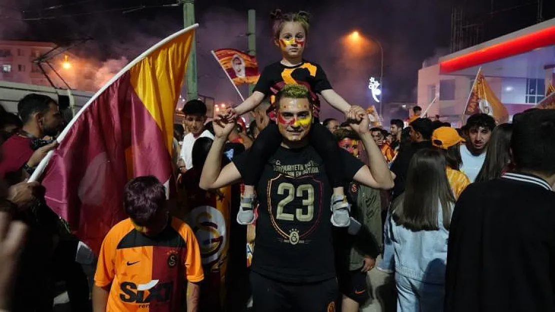 Gaziantep'te Galatasaray'ın şampiyonluk coşkusu zirve yaptı