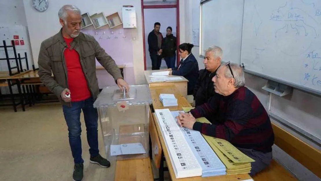 Gaziantep'te oy kullanma işlemi başladı