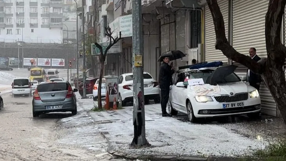 Gaziantep'te sağanak ve dolu yağışı etkili oluyor