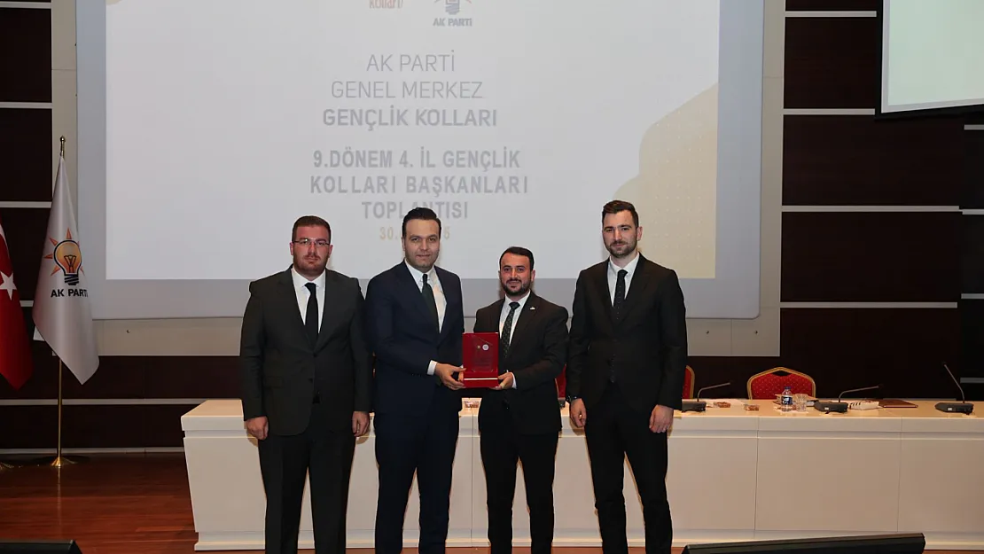 Genç Üye Çalışmalarında Türkiye Birinciliği AK Parti Siirt Gençlik Kolları'nın