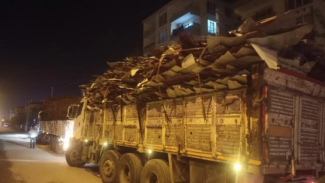 Gölbaşı'nda trafiği tehlikeye atan hurda yüklü tırlara ceza