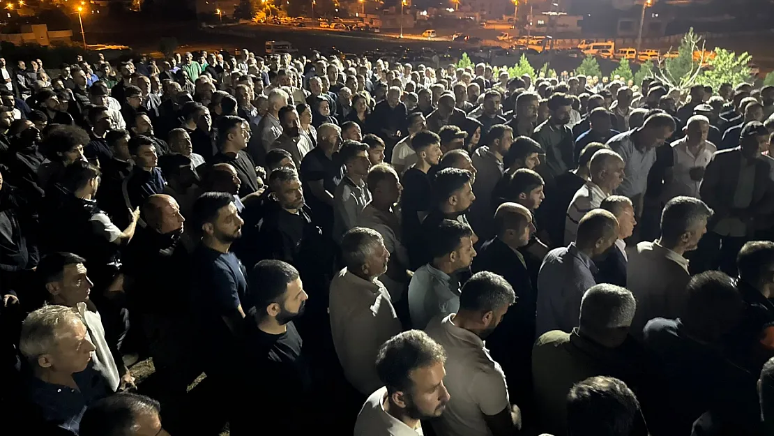 Hayatını Kaybeden BDP Siirt Eski İl Başkanı Faruk Sağlam Binlerin Katılımıyla Son Yolculuğuna Uğurlandı