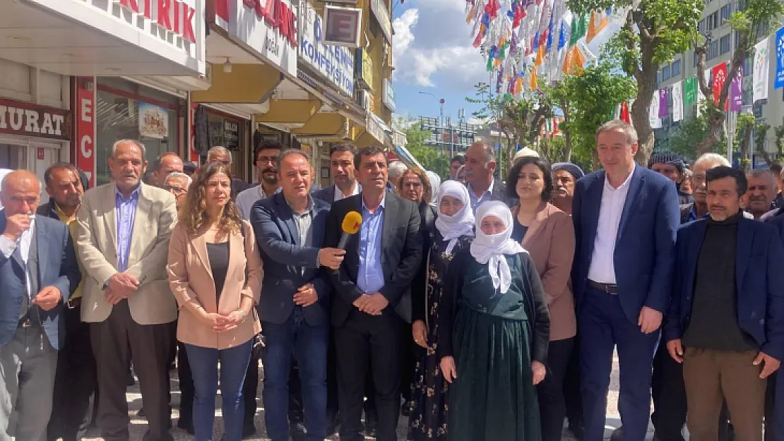 HDP ve Yeşil Sol Parti Siirt İl Yönetimi, Siirt ve 20 İlde Yapılan Ev Baskınlarını Basın Açıklamasıyla Kınadı