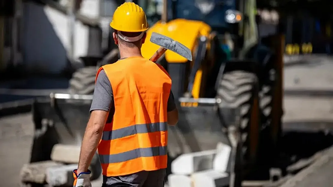 Hükümetten 600 Bin Kamu İşçisine Yeni Zam Teklifi: İlk 6 Ay İçin Yüzde 24
