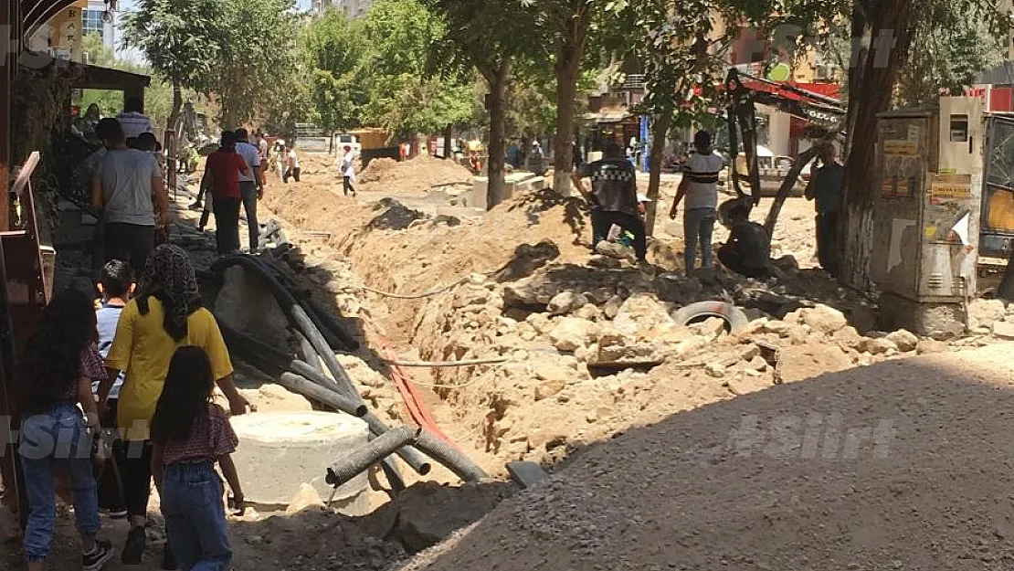 Güres Caddesi'nde İş Makinesi Doğalgaz Borusunu Deldi!