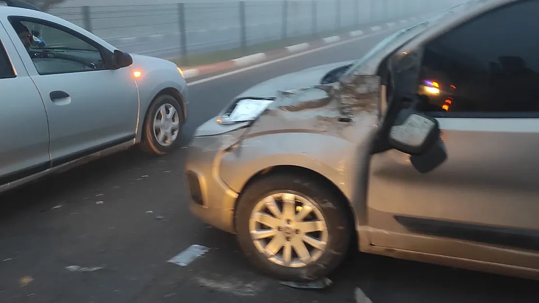 Siirt'te Yoğun Sis Trafik Kazalarına Neden Oluyor?