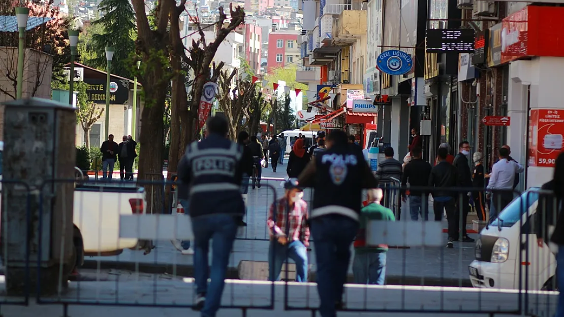 Koronavirüs Kısıtlamasında 9 Bin 583 Kişiye Ceza Kesildi
