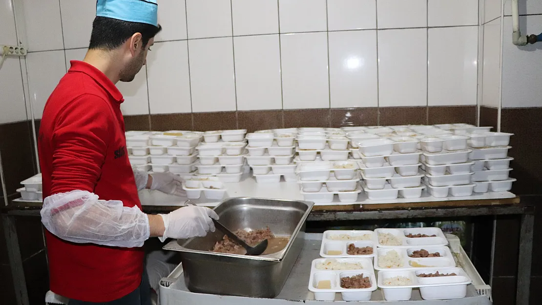 Siirt Belediyesinden Taziye Evlerine Ücretsiz Yemek