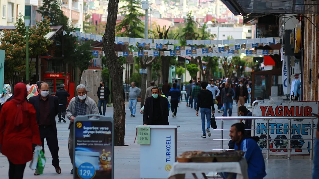 65 Yaş Üstü ve 20 Yaş Altındakilerin Sokağa Çıkma İstisnalarının Detayları Belli Oldu