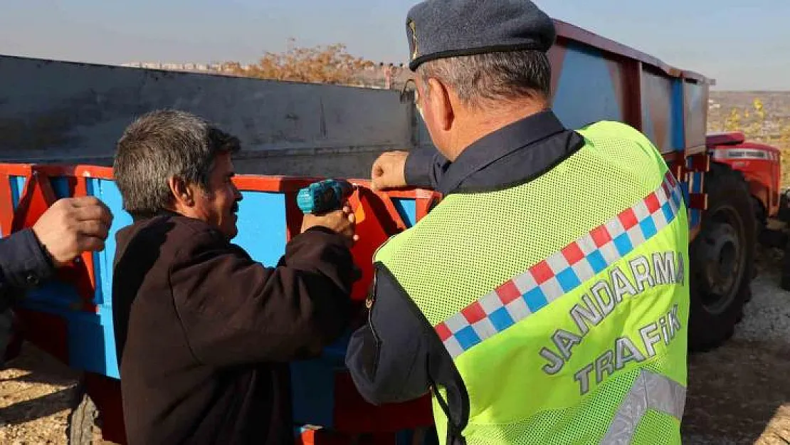 Jandarmadan traktör sürücülerine trafik güvenliği eğitimi