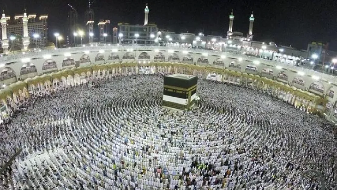 Kabe'ye 'yüz sürmek' yasaklandı