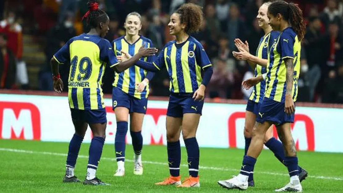 Fenerbahçe, deplasmanda Galatasaray'ı 7-0 yendi