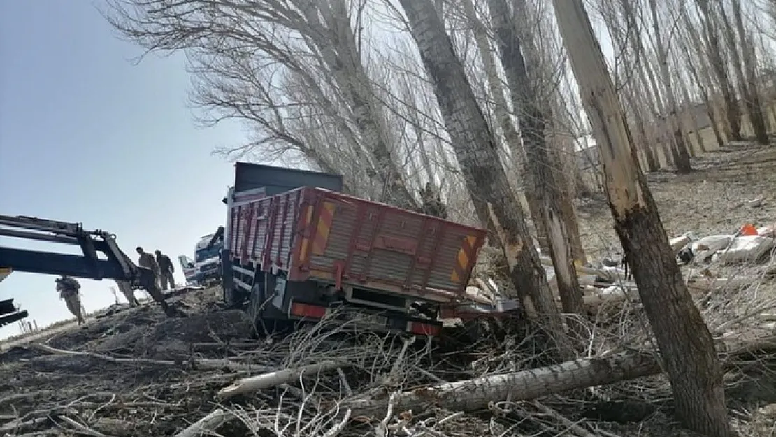 Katliam gibi kaza, 4'ü aynı aileden 5 kişi yaşamını yitirdi